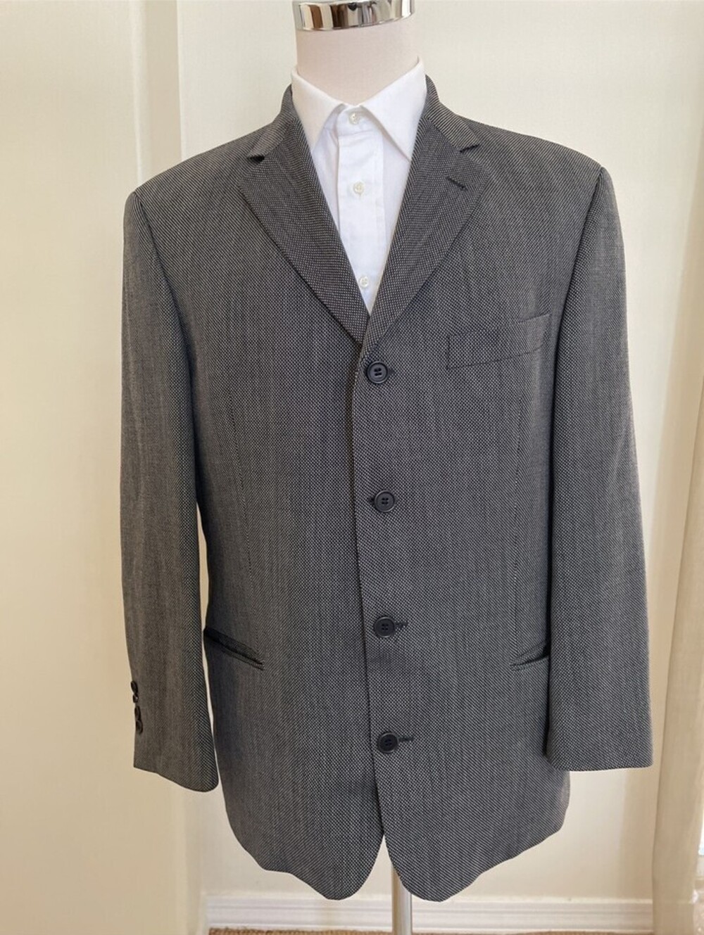 Hugo Boss Blazer Sport Coat Gray Nailhead 4 Button USA 42R